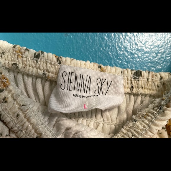 Floral Dress🌼🌼 - Picture 3 of 3